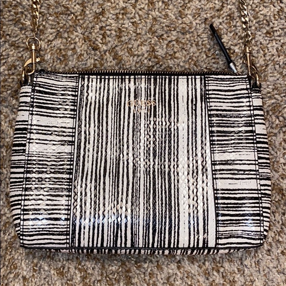 GUESS PURSE - Picture 2 of 5